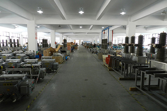 温度及湿度对高压SF6断路器中微量水分影响